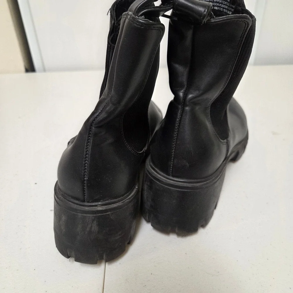 Steve Madden Womens Black Chunky Lug Sole Chelsea Boots Size 11 Platform